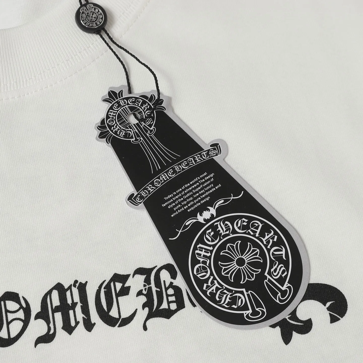 🅿️170 CHROME HEARTS/Chrome Heart CH Sanskrit printed short-sleeved T-shirt The fabric is made of 280g heavy combed cotton, customized with 32 count 1*1 threads, and washed twice for ready-to-wear. The fabric is comfortable and skin-friendly without any strange feeling. Custom-dyed fabric, with high textile density, good drape, and not easy to deform. The thick texture and tight spinning process will not affect the breathability of the fabric. The color saturation is very high. Imported digital direct-injection printing technology. A versatile and good-looking short-sleeve. The loose version covers the flesh and makes you look slimmer. It is the same style for men and women. It has three complete standards. Color: Black-White Size: XS-L
